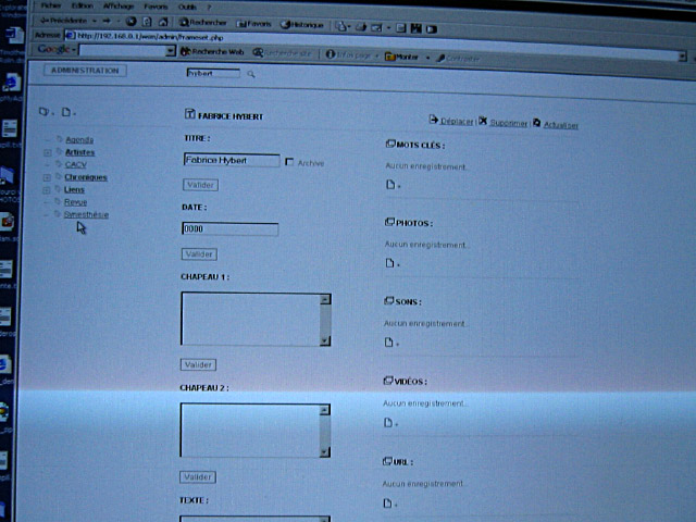 Je lui montre la V1 de mon interface universelle (U.I.)