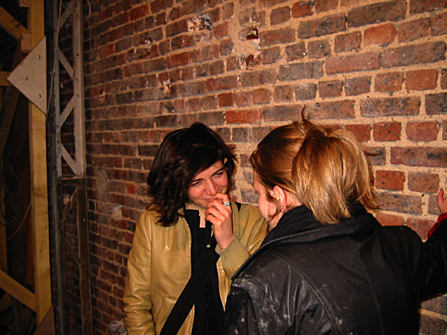 Sabine discute avec Marie