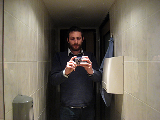 Je vais aux toilettes