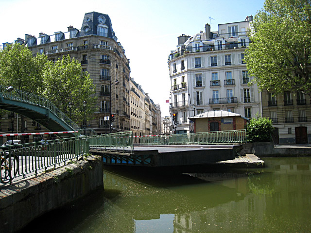 Nous longeons le canal