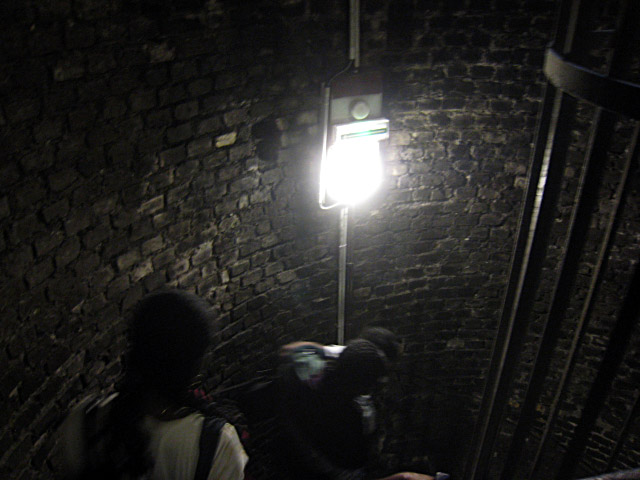Nous descendons dans les caves