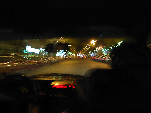 Nous rentrons chez moi en taxi