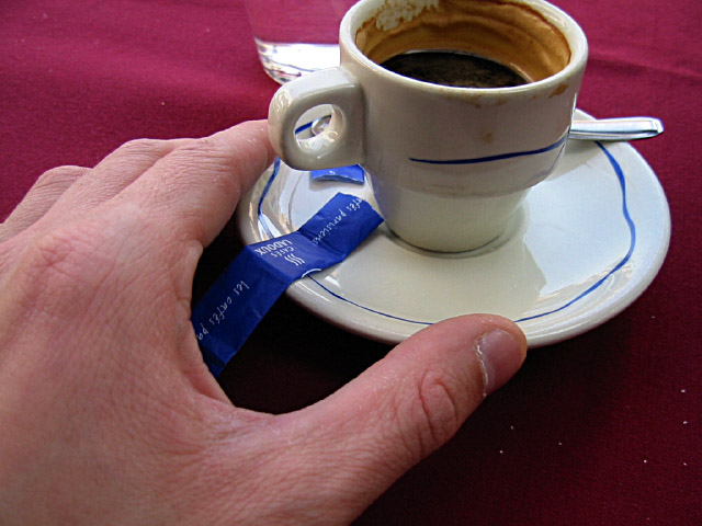 Je bois un café