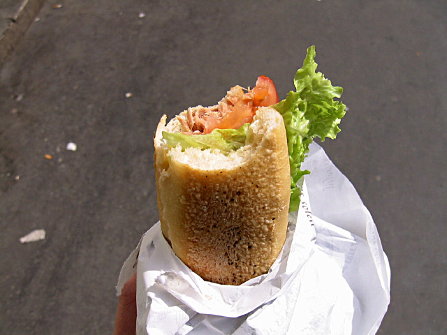 Je mange un sandwich