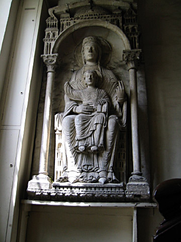 Une statue