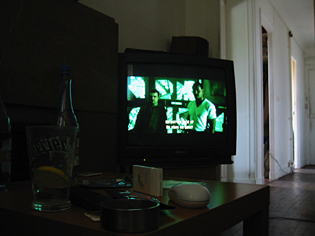 Nous regardons Cube