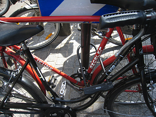 Nous attachons nos vélos