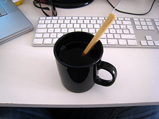 Je bois un café
