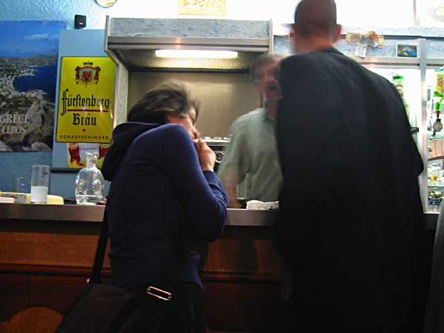 Je retrouve Sabine dans un bar rue Saint Fiacre