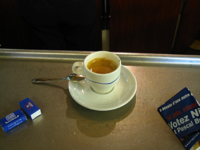 Nous prenons un café