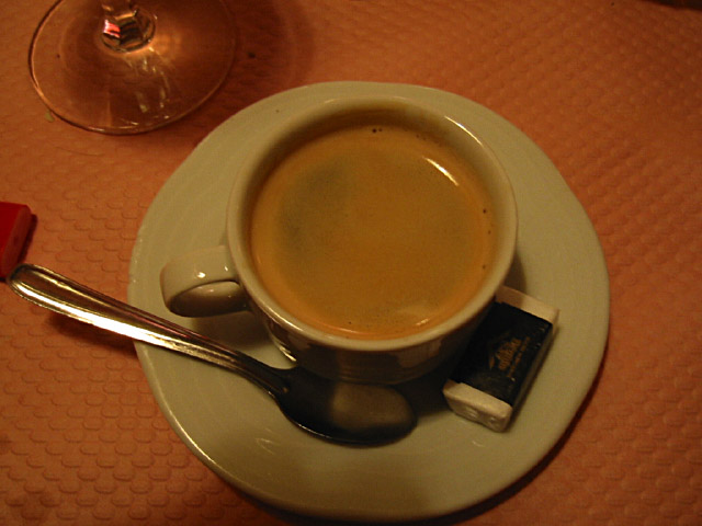 Je bois un café