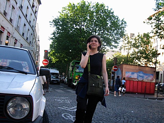 Sabine au téléphone
