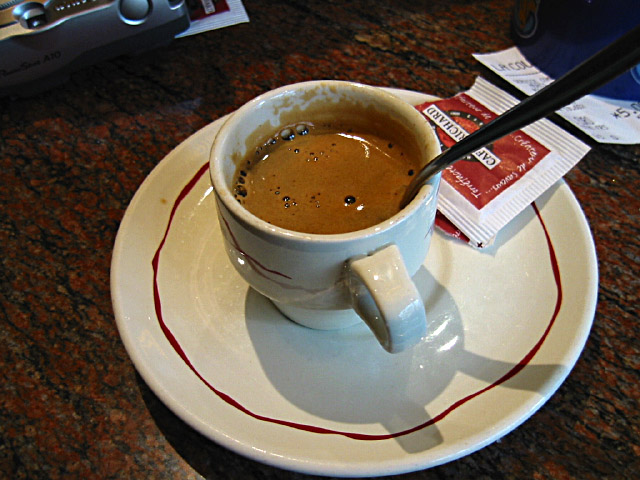Je bois un café