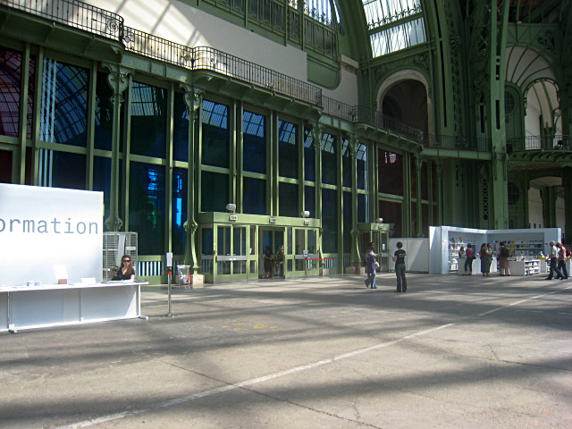 Je marche vers l'entrée