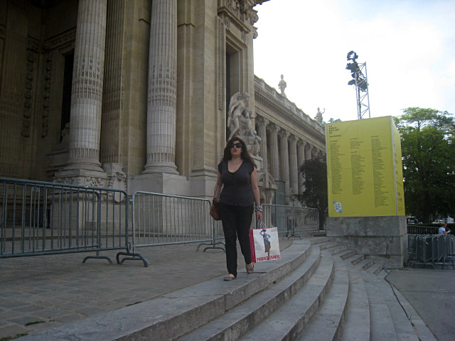 Aurore revient de ses courses