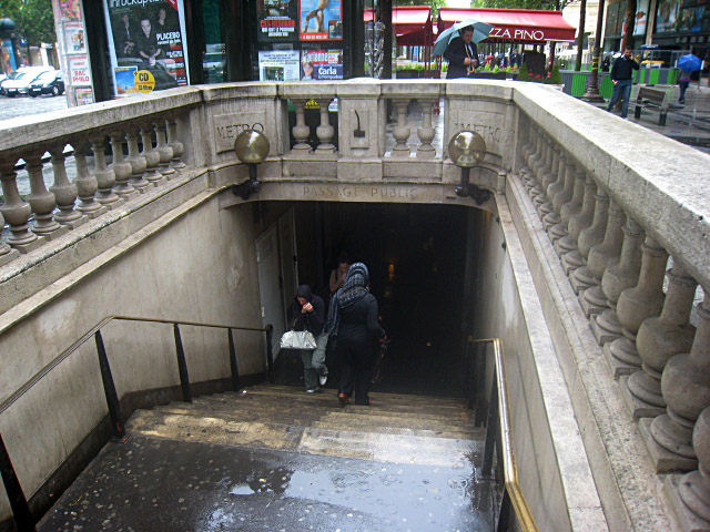 Je descends dans le métro