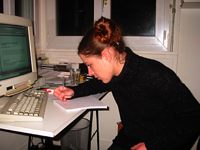 Justine travaille