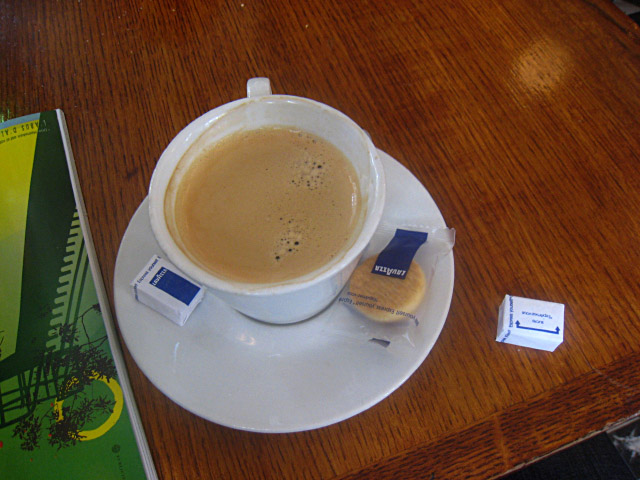 Je bois un café