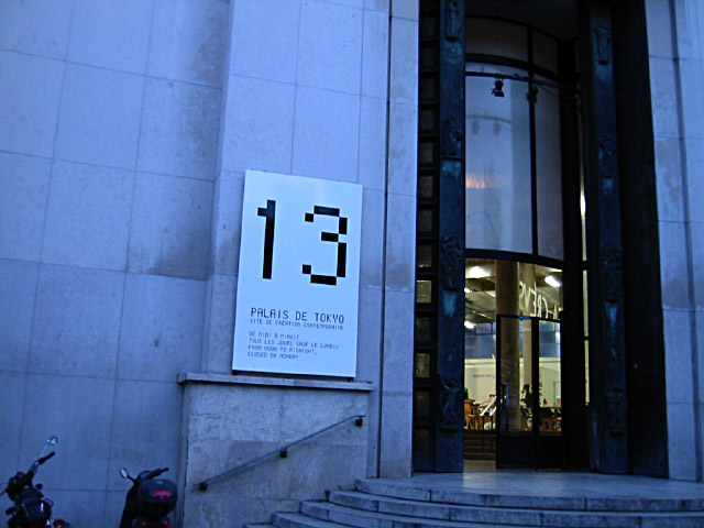 Nous arrivons au Palais de Tokyo