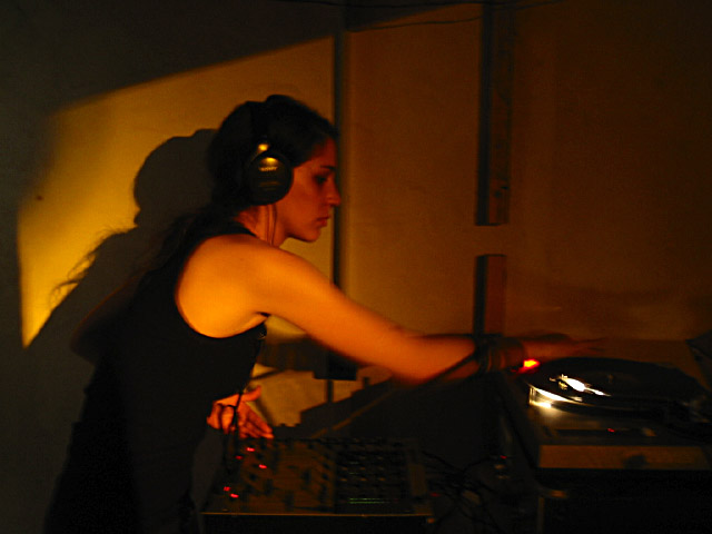 Laure en train de mixer