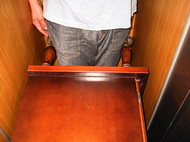 Nous descendons aussi une commode