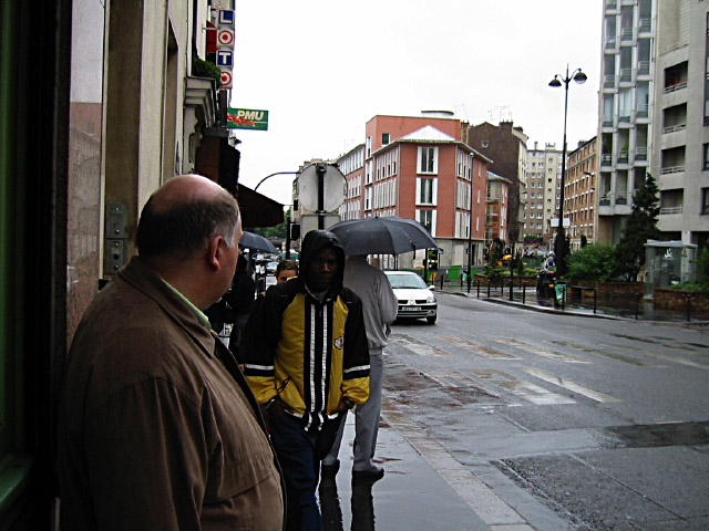 Nous attendons le bus