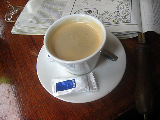 Je bois un café