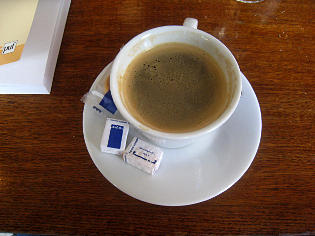 Je bois un café
