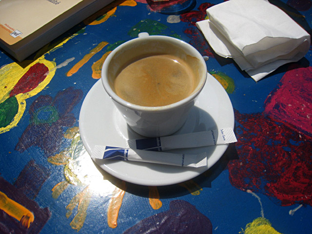 Je bois un café