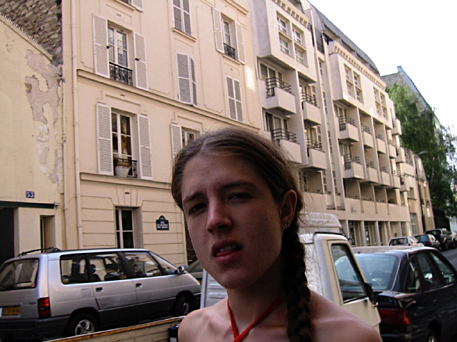 Justine m'accompagne acheter du coca
