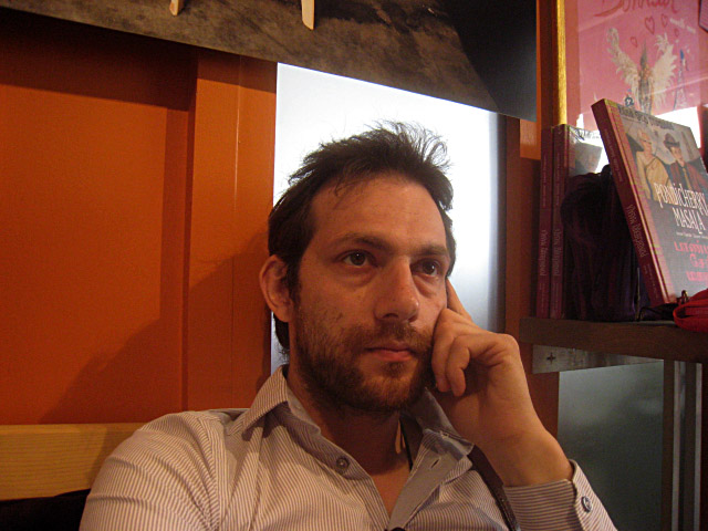Edouard m'appelle et me propose d'aller à un vernissage demain soir