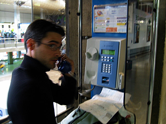 Je retrouve Christopher qui était en train de m'appeler d'une cabine