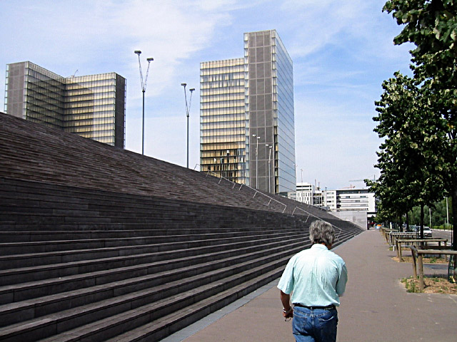 Je lui fait visiter le quartier