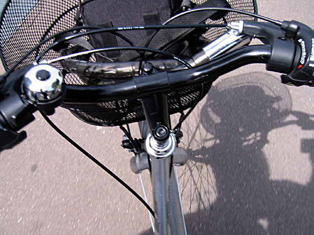 J'ai mon vélo. Sabine a prêté le sien à Christopher