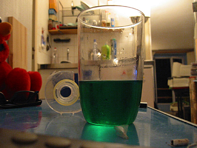 Je bois de la menthe à l'eau