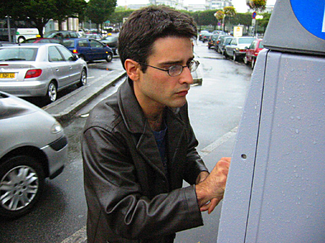 Christopher paye le parking