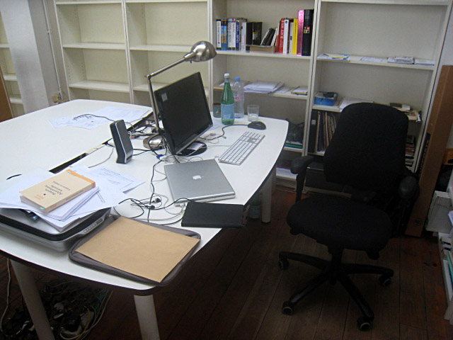 Je passe au bureau