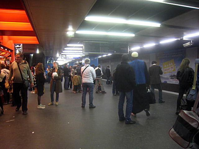 Nous attendons le RER