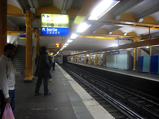 Nous prenons la une jusqu'à Bastille