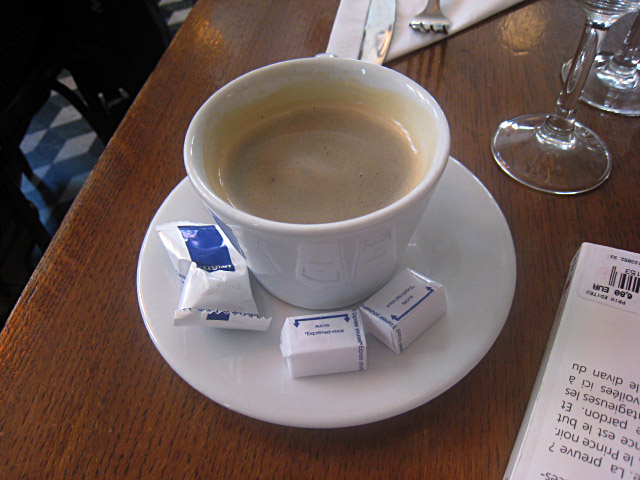 Je bois un café