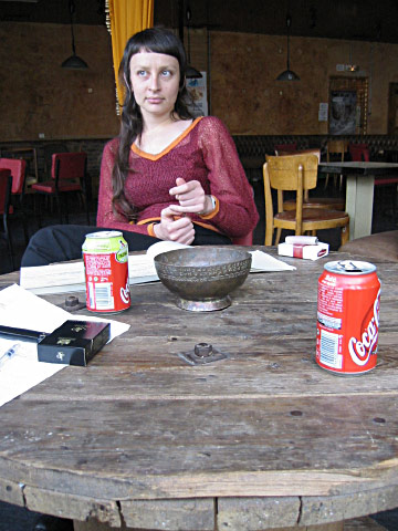 Je rencontre Karine qui est nouvelle à Synesthésie