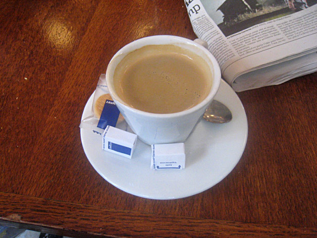 Je bois un café