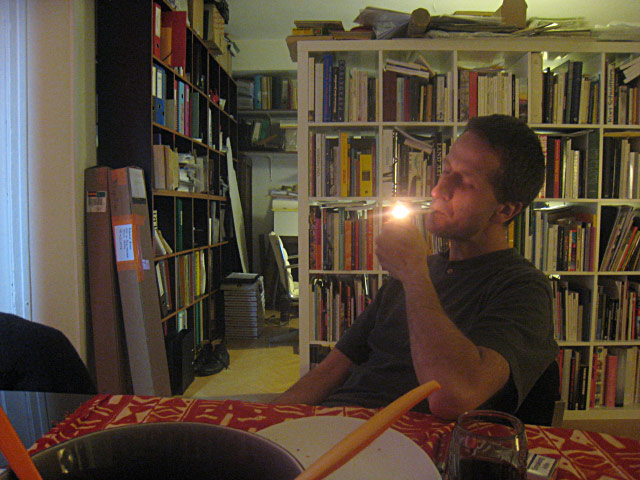Edouard fume