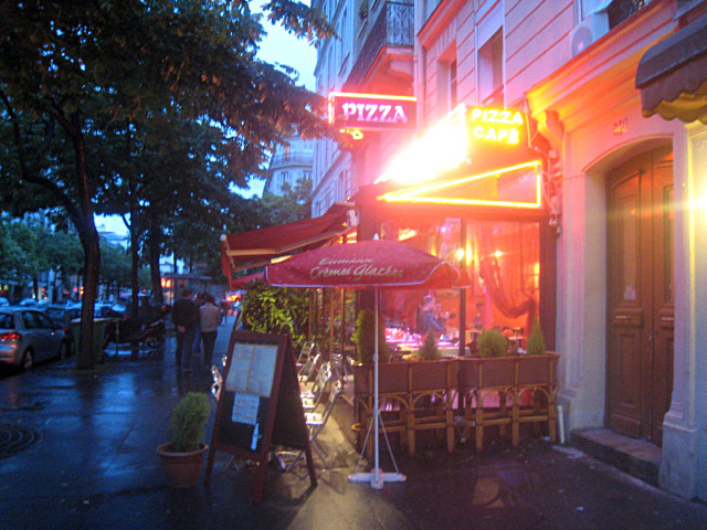Nous allons dans une pizzeria
