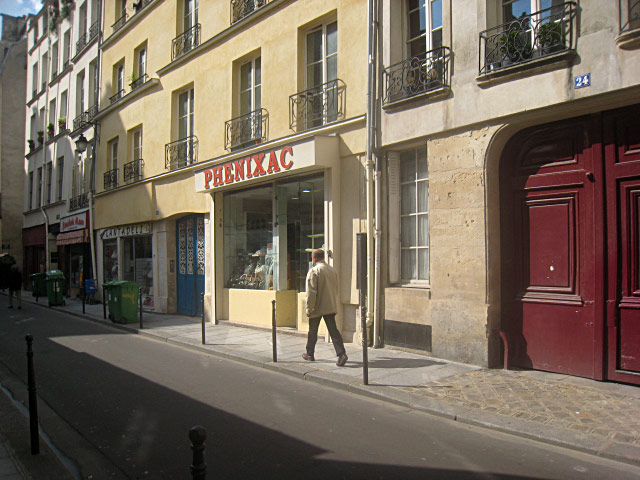 Je repars. Ma psy ne veut pas que je prenne des photos durant les séances
