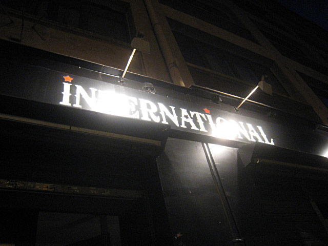 Nous allons à l'International