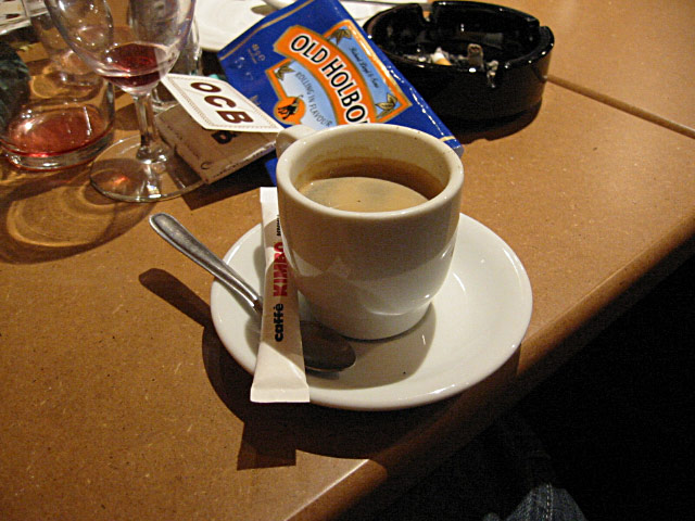 Je bois un café