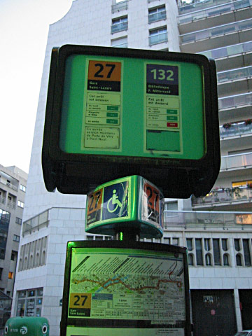 Nous attendons le bus