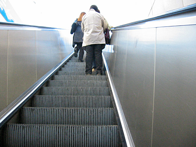 Nous sortons du métro
