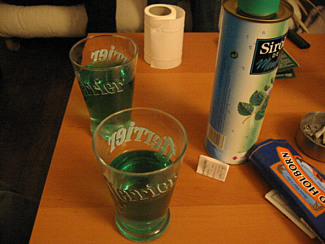 Nous buvons de la menthe à l'eau